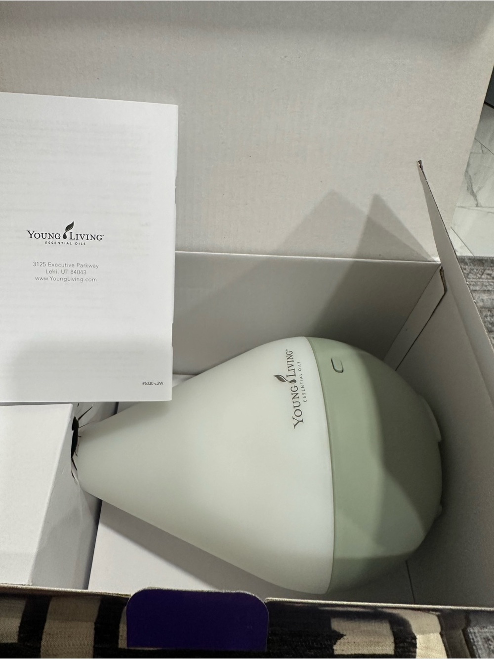 New Young Living Dewdrop Diffuser plus Oils